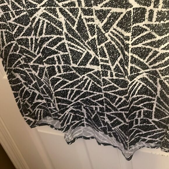 NWOT Lularoe top. Size small - Picture 3 of 6